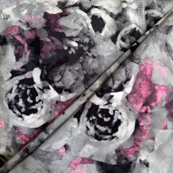 Lululemon Wunder Under High Rise Cropped Floral Pant - Picture 2 of 3